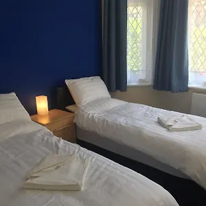 - Close To Beach, Centre, Train Station & Airport Hotel